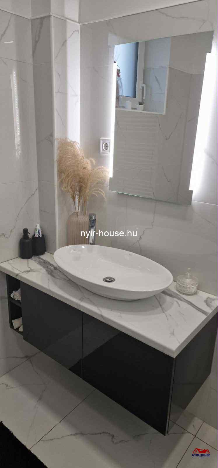 1b380d5d-1825-4e5a-b8fa-04c38ca1bc75